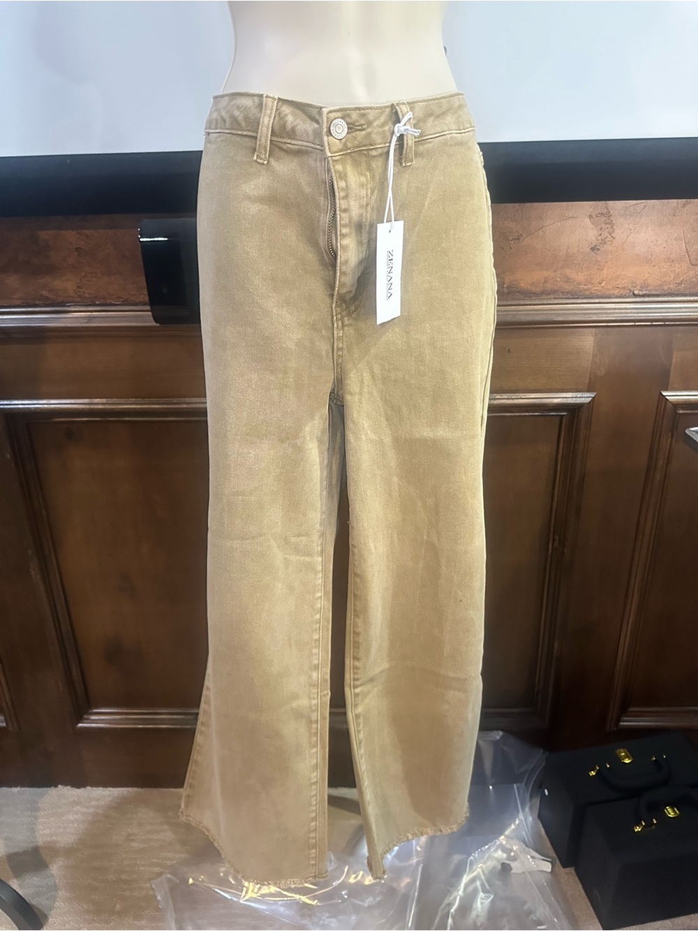 NWT SIZE L Zenana Outfitters High-Rise Wide Leg Jeans in Camel - Picture 3 of 15